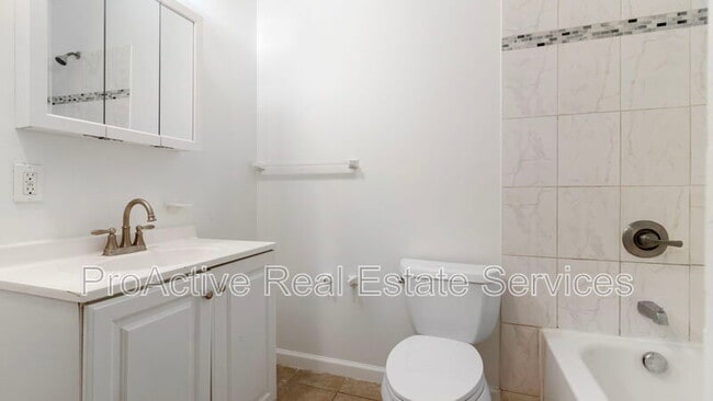 Building Photo - 417 W 30th St