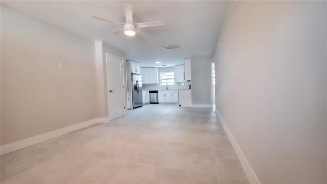 Building Photo - 5039 N Beach Rd