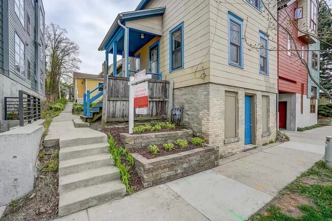 Building Photo - Willy St and Jenifer St Houses