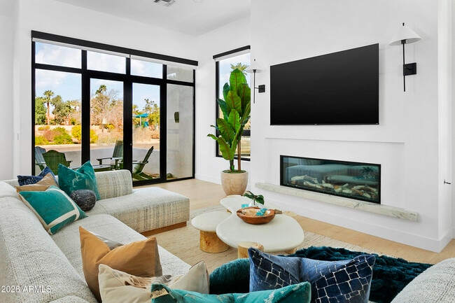 Building Photo - 4207 E Campbell Ave