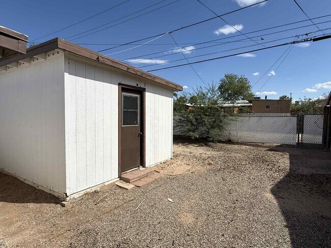 Building Photo - 4832 E 24th St