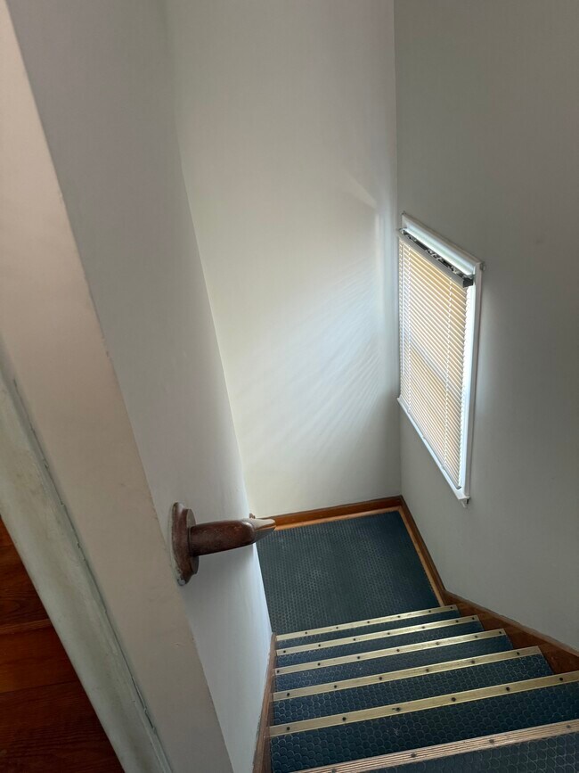 Building Photo - 182 Arnoldale Rd