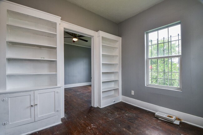 Building Photo - 3319 Holman St