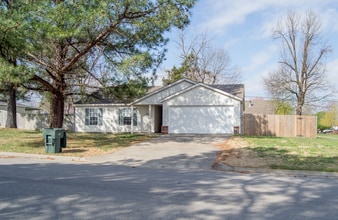 Building Photo - 1791 N Pine Crest Ave