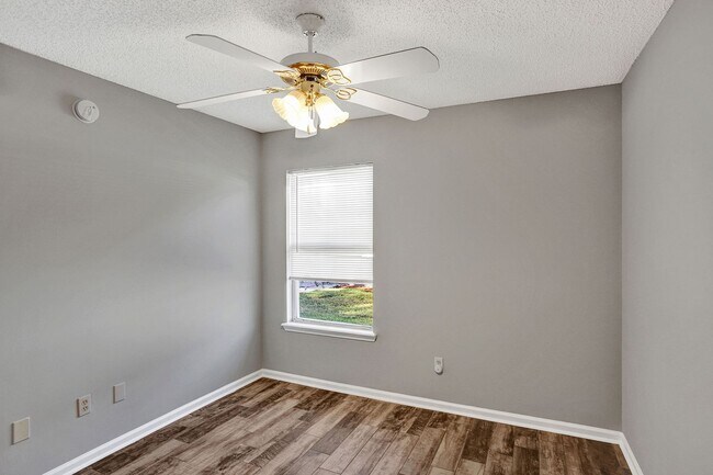 Building Photo - 3 bedroom/ 2 bathroom condo in gated Southern Bridge in ST Johns!