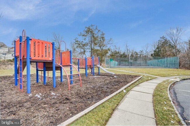 Building Photo - 1140 Oakcroft Ln