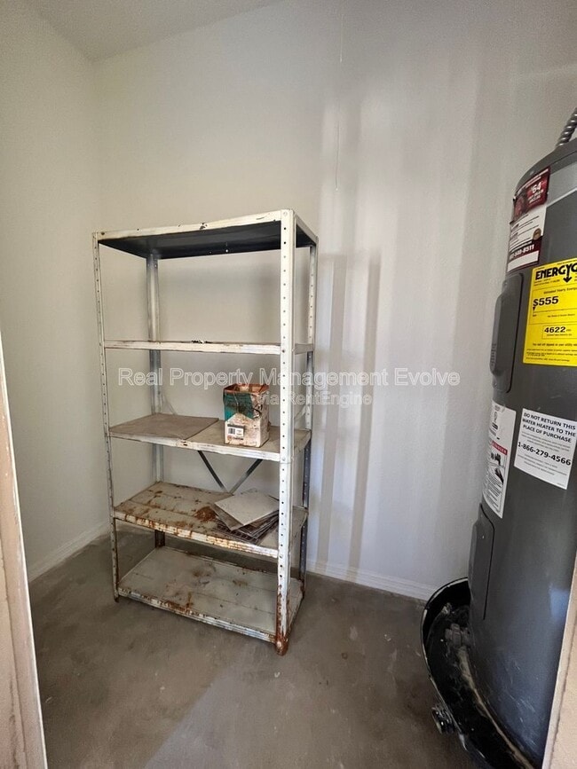 Building Photo - 10610 S 48th St