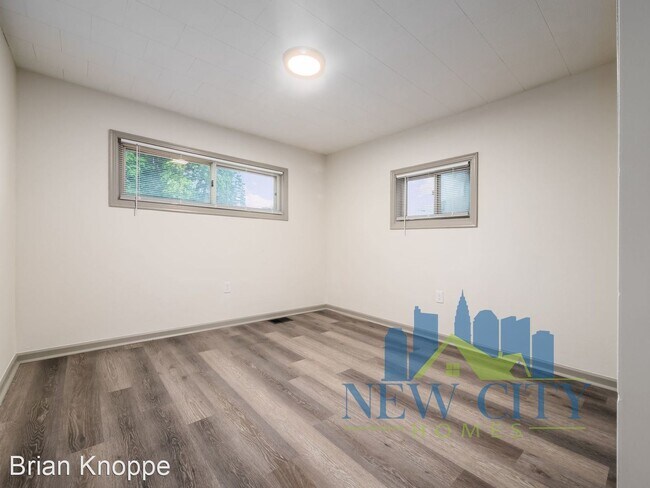 Building Photo - 3 br, 1 bath House - 1880 Vaughn St