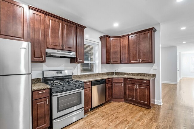 Building Photo - 1837 N Mason Ave