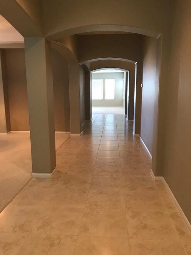 Building Photo - 5 bedroom home in Morgan Hill