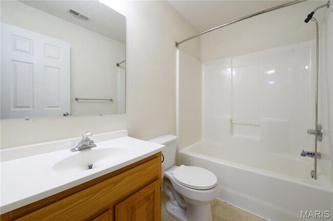 Building Photo - Amazing 4 bedroom 3.5 Bath house