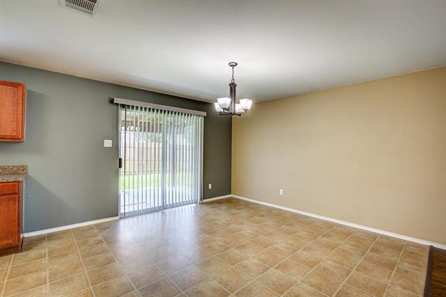 Building Photo - 7000 Sylvan Meadows Dr