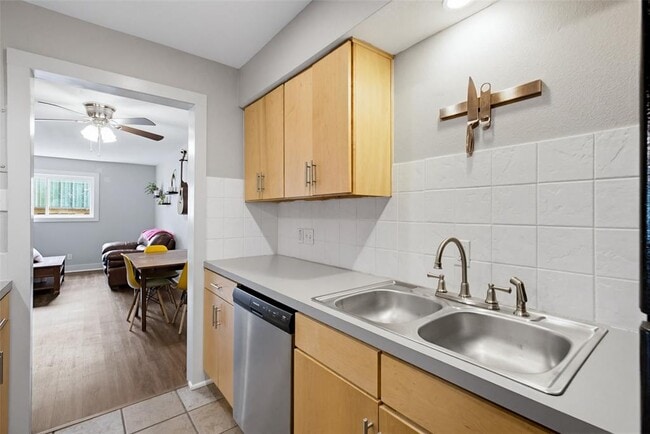 Building Photo - 3815 Guadalupe St