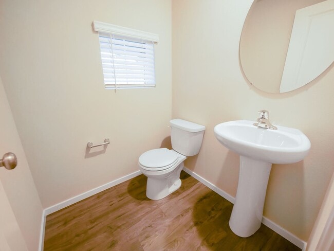 Building Photo - 4 Bed and 2.5 Bath Stunning Single-family ...