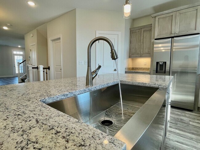 Building Photo - Available 08-05-25! Coastal Luxury Townhom...