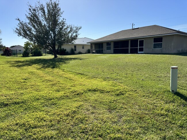 Building Photo - 3927 SW 16th Pl