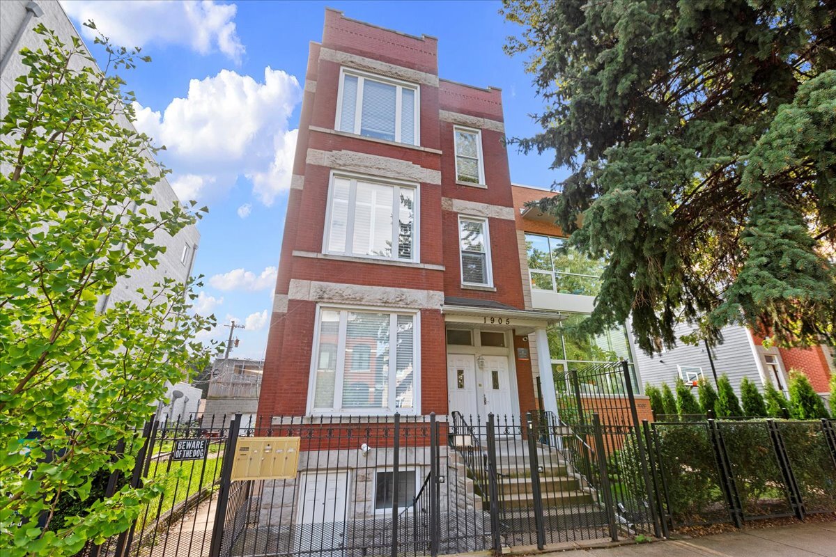 Building Photo - 1905 W Huron St
