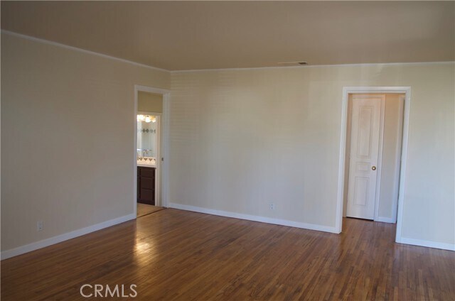 Building Photo - 2528 W Flower Ave