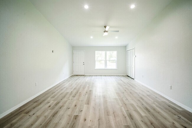Building Photo - Charming New 3BED-2BATH Apartment in Bartow FL