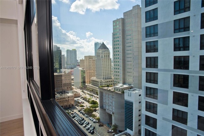 Building Photo - 225 N Miami Ave