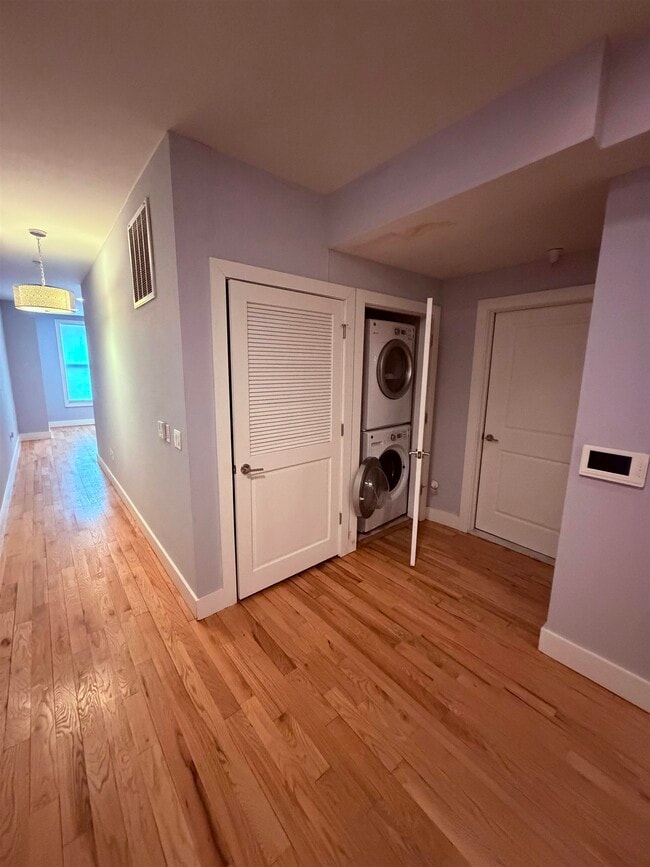 Building Photo - 298 6th St