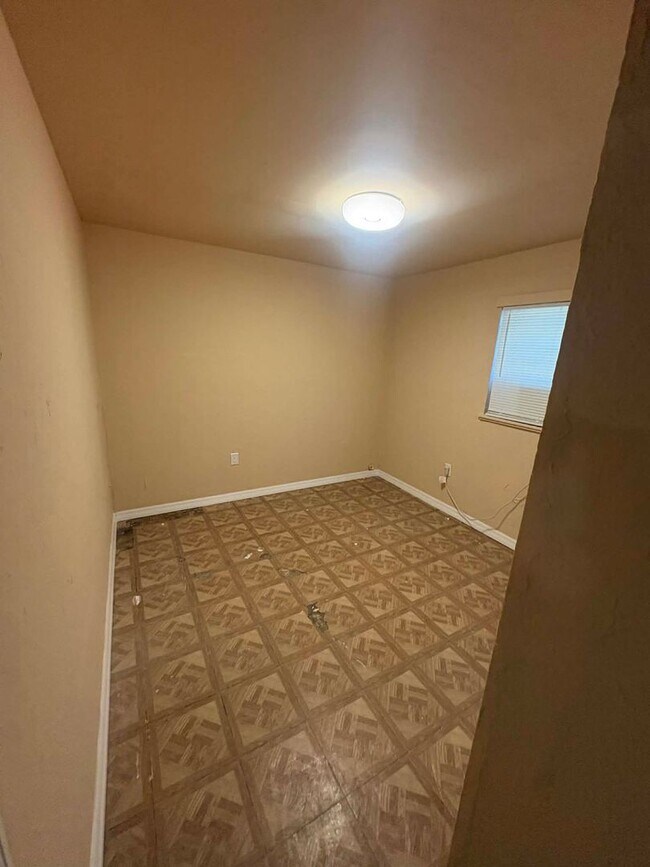 Building Photo - 221/223/225/227 Maria Street