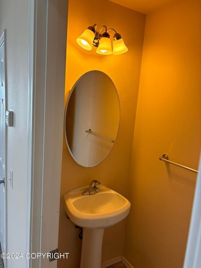 Building Photo - 2 Bed UMED Townhouse