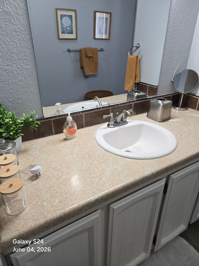Building Photo - 2889 Hidden Valley Dr