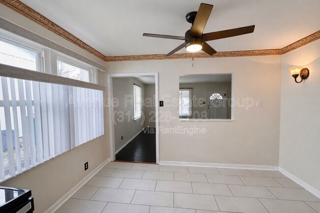 Building Photo - 449 Crest Ave