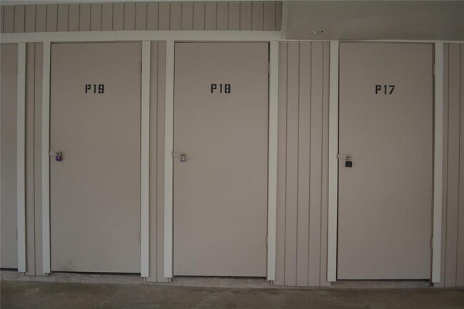 Building Photo - 2230 S Piney Point Rd