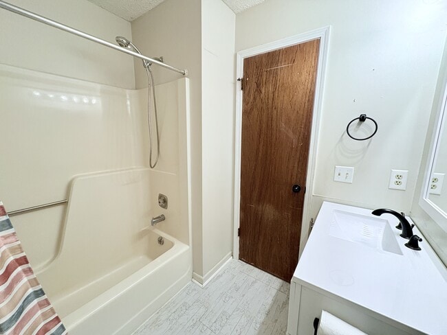 Building Photo - 127 Cedar Creek Cir