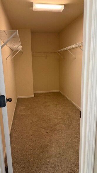 Building Photo - 505 Chartwell Dr