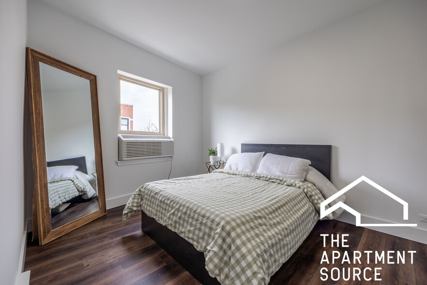 Building Photo - 5651 N Ashland Ave