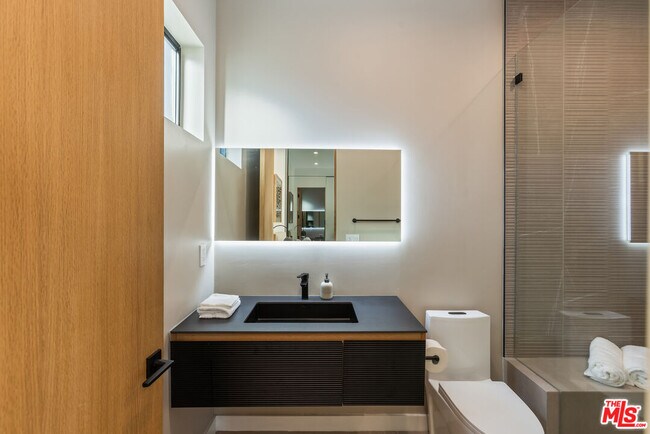 Building Photo - 1161 Stearns Dr