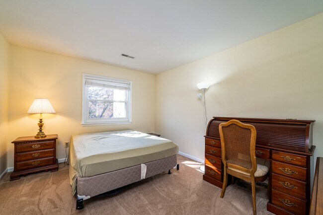 Building Photo - Mount Pleasant Townhome for Rent!