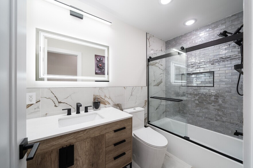 Hall Bath - 3436 John F Kennedy Blvd