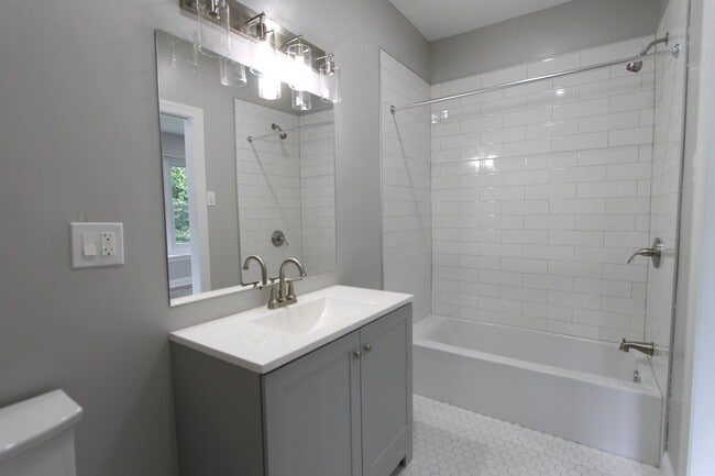 Building Photo - 5925-31 Devon Pl