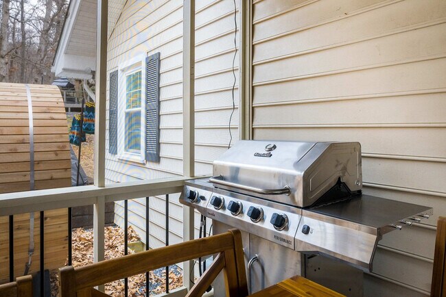 Building Photo - 2964 Hopkins Dr