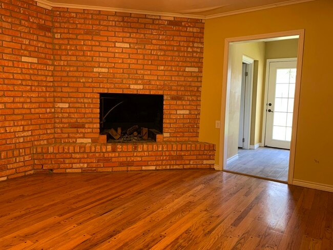 Building Photo - 5590 Clinton St