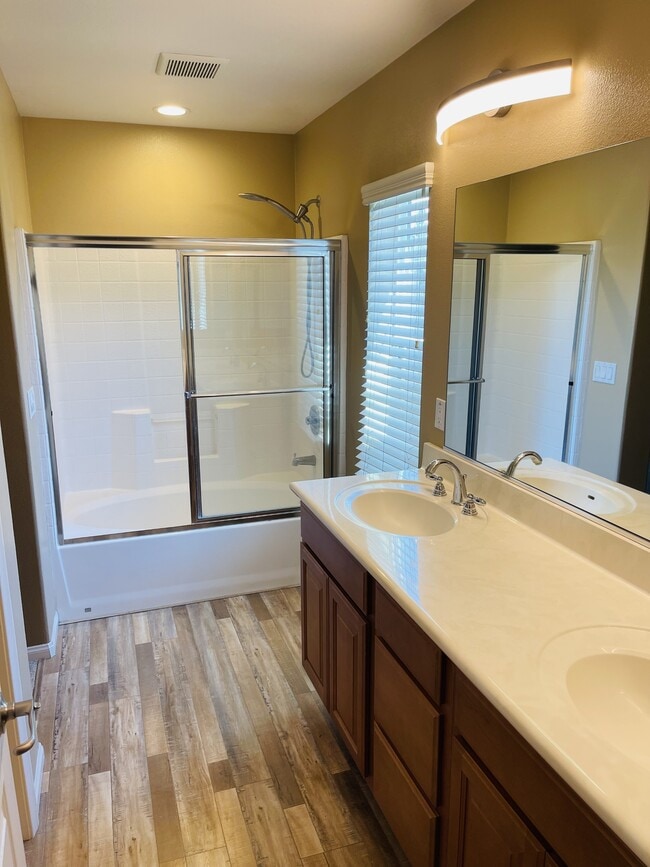 Building Photo - 1351 Isabella Way