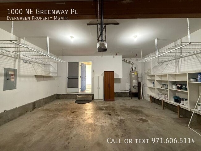 Building Photo - 1000 NE Greenway Pl