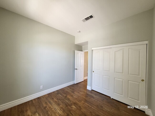 Building Photo - 10124 Hill Country Ave
