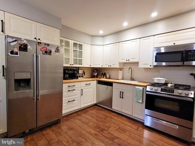 Building Photo - 1106 Lombard St