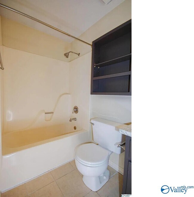 Building Photo - 102 Vistawood Ct