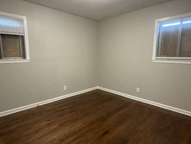 Building Photo - Updated 3 bedroom 1 Bath home - Open To Section 8