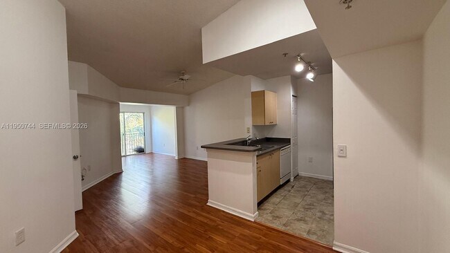 Building Photo - 2494 Centergate Dr