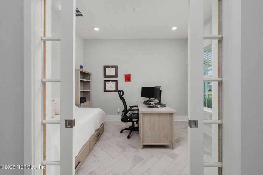 Building Photo - 40 Blue Hampton Dr