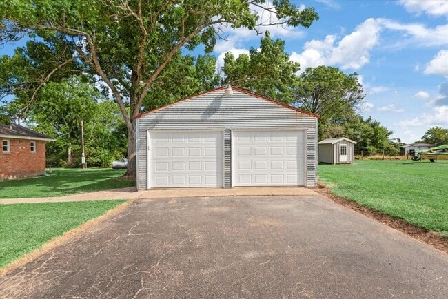 Building Photo - 28792 Waller Gladish Rd