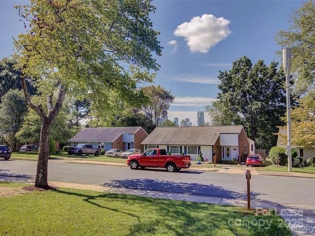 Building Photo - 1208 Fontana Ave