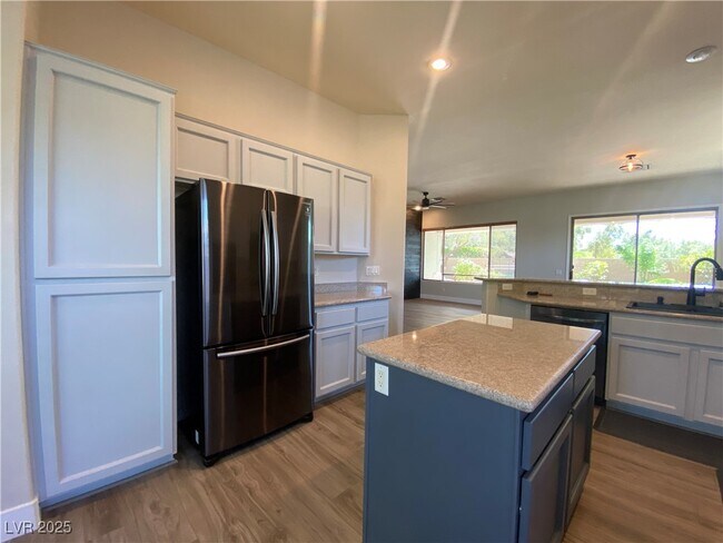 Building Photo - 17 Moraine Dr